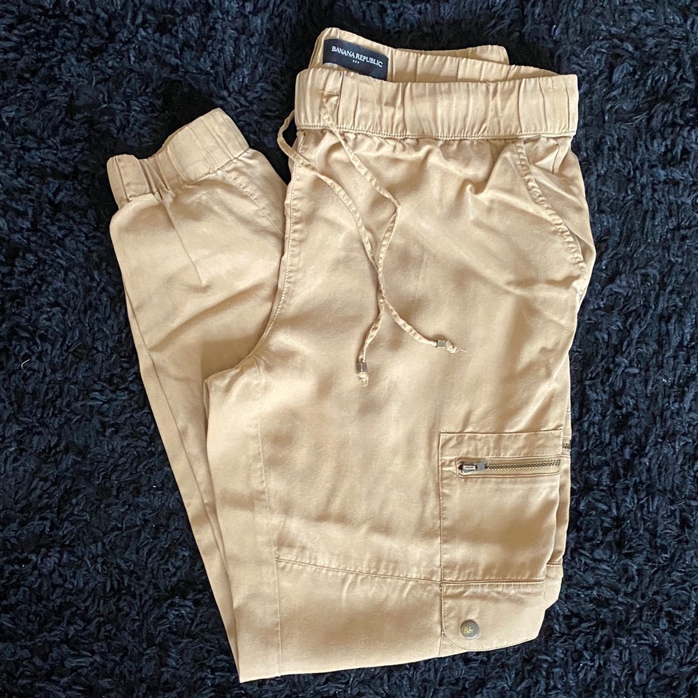 Banana Republic Tan Cargo Pants size Small